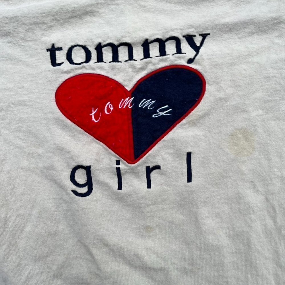 ** VINTAGE TOMMY Hilfiger Girl Heart embroidered tan tshirt Medium - Picture 7 of 8